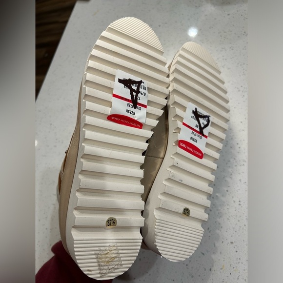 Ron White All Day Heels Nazara Water Resistant Shearling Lined Winter Boot - Picture 7 of 7